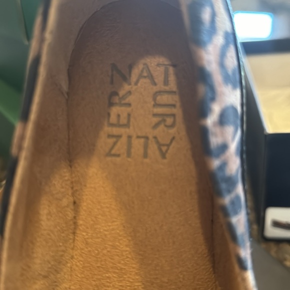 Naturalizer leather slip on shoes worn once - Picture 3 of 3